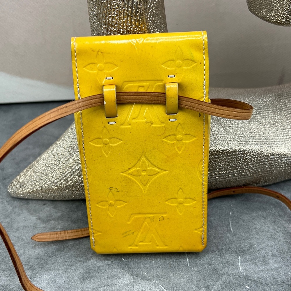 🌵Autjentic Louis Vuitton Yellow Phone Case🌵 - Picture 2 of 10